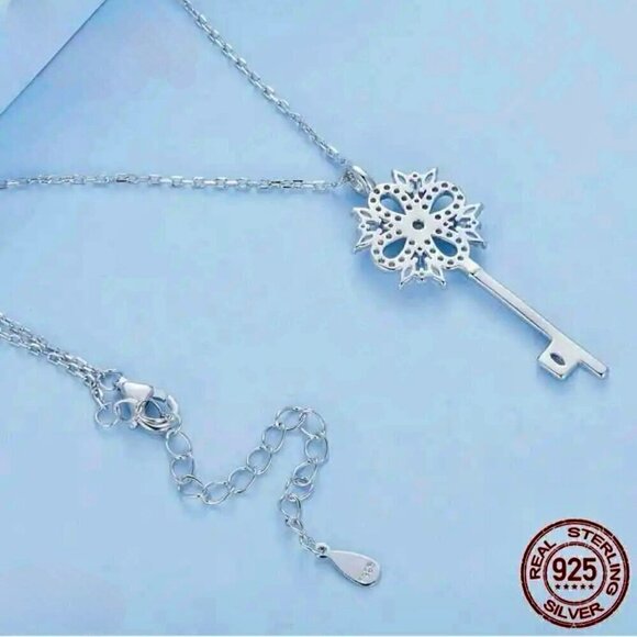 NWT S925 Sterling Silver CZ Elegant Four Point Key Pendant Necklace Women's 16" - Picture 5 of 11